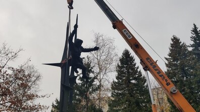 Фото: У Львові пам’ятник космонавтиці перенесуть до музею «Територія терору» (відео)