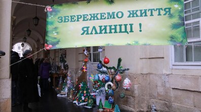 Фото: У Львові триває загальноміська акція «Збережемо життя ялинці»