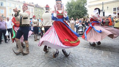 Фото: Центром Львова пройшов марш-парад усіх країн-учасників фестивалю «Етновир»