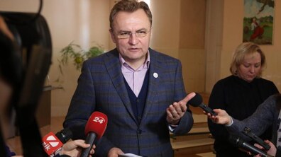 Фото: А. Садовий: «Я зацікавлений, щоб зарплата була виплачена тим людям, які колись працювали на ЛАЗі»