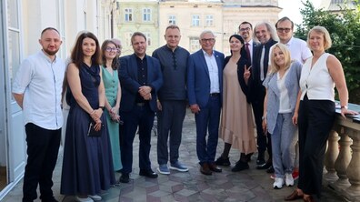 Андрій Садовий, чеські сенатори та заступник міністра культури Чеської Республіки. 23 липня 2025, балкон Ратуші, пл. Ринок, Львів