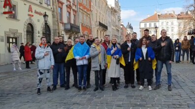Фото: У центрі Львова відомі львівські артисти заспівали Гімн України