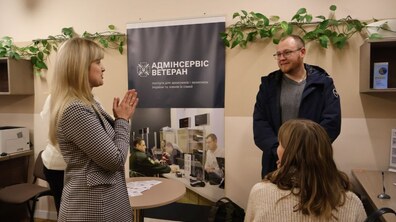 Фото: 4-мільйонним відвідувачем ЦНАП Львова став ветеран (відео)