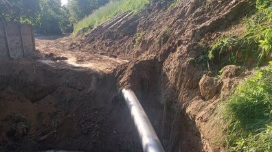 Фото: Аварійна бригада працювала всю ніч: до вечора відновити водопостачання планують до усіх помешкань