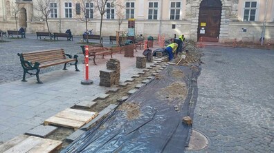 Фото: У центрі міста підприємець прокладатиме електрокабель та долучиться до фінансування ремонту тротуару на вулиці Театральній