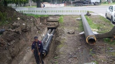 Фото: На вулиці Патона замінюють 430 метрів старих теплотрас