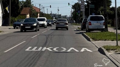 Фото: Біля навчальних закладів Львова поновили розмітки «Школа» та «пішохідний перехід»