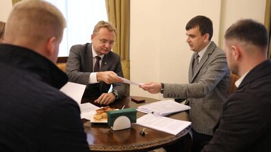 Фото: «Щойно прокурори Холодницького вручили мені повідомлення про підозру. Ми будемо боротись і перемагати», — Андрій Садовий
