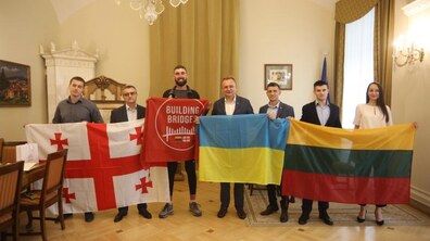 Фото: Мер Львова зустрівся з Ніко Амірґулашвілі, котрий планує пішки пройти від Вільнюса до Тбілісі
