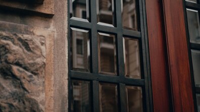 Фото: Біля парку Знесіння, на вулиці Лисенка, 46, відновили столітню браму