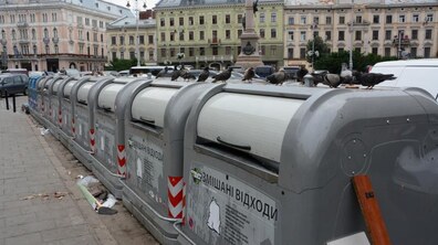 Фото: За добу зі Львова вивезли 882 тонни сміття