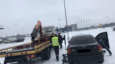 Фото: Від початку місяця понад 50 машин було евакуйовано на арештмайданчик через паркування у заборонених місцях