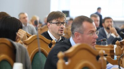 Фото: Сесія не підтримала петицію щодо цілодобового безкоштовного паркування автомобілів біля помешкань їхніх власників