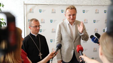 Фото: «Це безпрецедентна угода. Не пригадую, щоб таке робили в Україні», — А. Садовий про викуп і передачу приміщення на вул. Короленка, 7