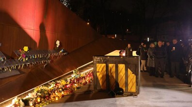 Фото: День Гідності та Свободи: на Меморіалі пам’яті Героїв Небесної Сотні на фортепіано виконали твори Майдану