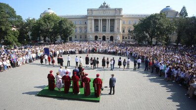 Фото: Мер Львова привітав студентів-першокурсників Львівського національного університету імені Івана Франка