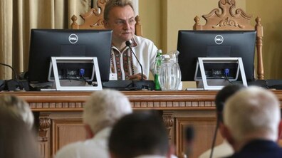 Фото: А. Садовий: “Через комп’ютерний вірус, який був, “Гаряча лінія” працює фактично в ручному режимі”
