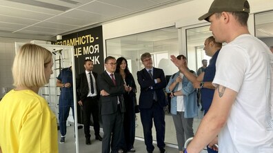 Фото: Надзвичайний і Повноважний Посол Франції в Україні відвідав реабілітаційний центр UNBROKEN у Львові