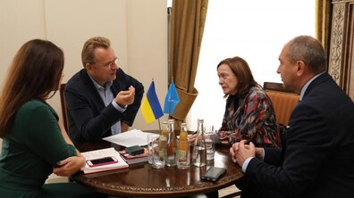 Фото: Мер Львова зустрівся з Постійним представником ПРООН в Україні Оснат Лубрані