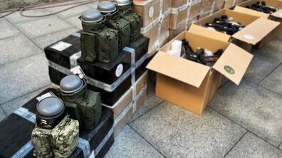 Обладнання і техніка, яку передали захисникам, стоїть запакована у коробках