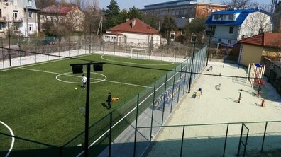 Фото: У Львові відновлюють шкільні подвір’я, стадіони та спортивні майданчики