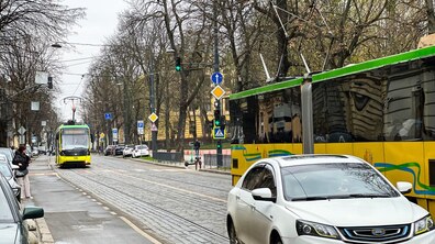 Фото: На перехресті вулиць С. Бандери – Політехнічна запровадили пріоритетний рух трамваїв: тепер електротранспорт швидше проїжджає цю ділянку