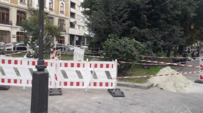 Фото: Біля Порохової вежі і на пр. Свободи облаштовують питні фонтанчики