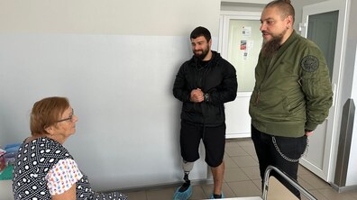 Фото: Львів’ян, які постраждали внаслідок обстрілу міста, відвідали ветерани