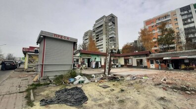 Фото: Конструкції ринку «Світлиця» демонтують до кінця року: підприємці добровільно забирають свої кіоски