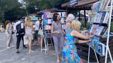 Фото: «Книжкова площа»: у Львові тисячі охочих обмінюються книгами на масштабному книгообміні (фото/відео)