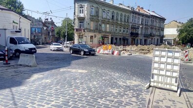 Фото: Реконструкція вул. С. Бандери: тривають демонтажні роботи на нових ділянках робіт