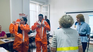 Фото: Французькі інструктори навчають українських медиків плану дій у разі хімічної атаки