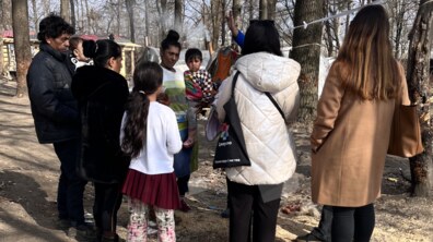 Фото: Медогляд, одяг, документи, а ще навчання та соціалізація: як у Львові допомагають табору ромів
