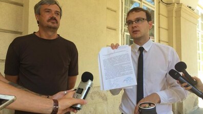 Фото: У парку культури демонтували огорожу на самовільно захопленій землі