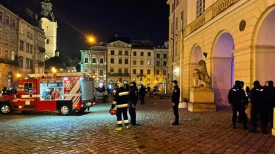 Фото: Об‘єкт, схожий на гранату, який знайшли в міській Ратуші, виявився муляжем
