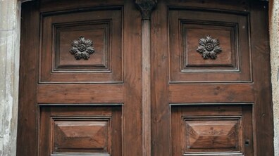 Фото: У будинку у центрі Львова відреставрували історичну браму