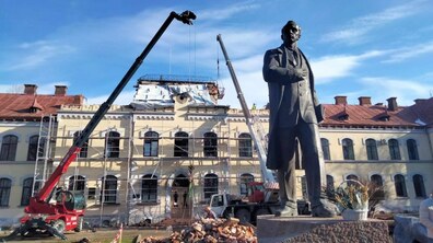 Фото: Пошкоджений росіянами корпус університету в Дублянах накриють металевим куполом