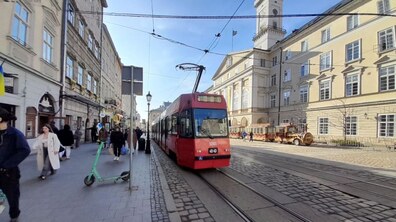 Фото: У Львові на маршрут виїхали перші два трамваї з Берна