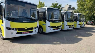 Автобуси припарковані в атобусному депо