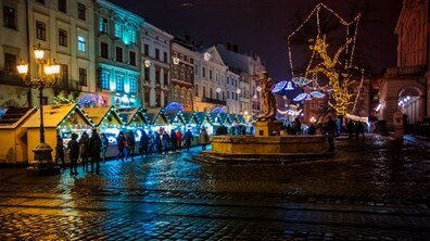 Фото: На площі Ринок продовжать дію різдвяного ярмарку