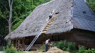 Фото: Музей народної архітектури і побуту реставрує 8 експонатів