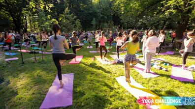 Фото: Львів’ян запрошують до 21-денного Yoga Challenge у парку Франка