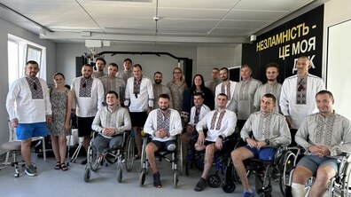 Фото: У Львові пацієнтам центру НЕЗЛАМНІ подарували вишиванки