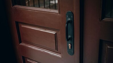 Фото: Повернули історичну естетику: у будинку на вул. Олени Степанівни відреставрували вікна та балконні двері