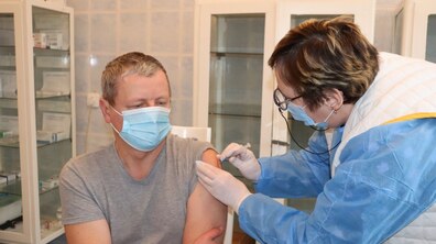 Фото: Львівський бронетанковий завод першим серед підприємств Укроборонпрому розпочав вакцинацію від Covid-19