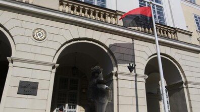 Фото: Сесія одноголосно підтримала ухвалу щодо використання червоно-чорного прапора