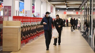 Фото: Рішення міської комісії: забезпечити можливість безготівкової оплати у магазинах — до 6 квітня, на ринках — до 30 квітня