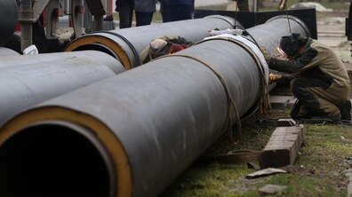 Фото: Ремонтні бригади ЛМКП «Львівтеплоенерго» ліквідовують повторний порив на трубопроводі біля ЦТП-16 (пр. Червоної Калини, 109а)