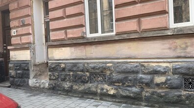 Фото: Роботи на вул. К. Левицького, 10 зупинено