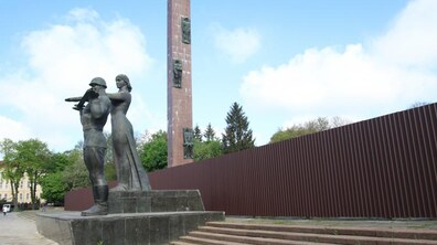 Фото: Наступного тижня Галицька Р А підпише угоду з новою фірмою на демонтаж аварійної стели Монументу Слави